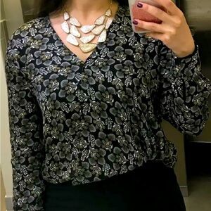 Slate & Willow Faux Wrap Floral Blouse Flattering Design Easy Wear size Medium